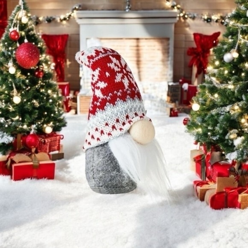 Santa Gnome Red Knit Snowflake Hat Christmas Decoration 7" Handmade Gray VG